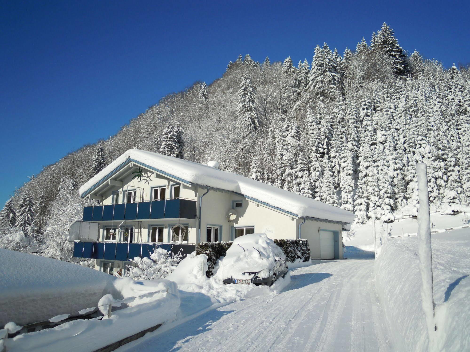 Haus Roecken Apartment Dalaas Exterior photo