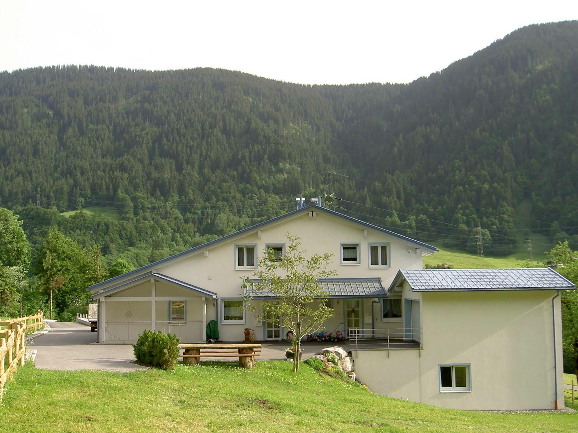 Haus Roecken Apartment Dalaas Exterior photo